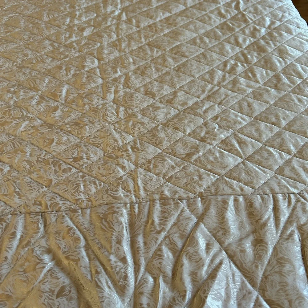 Elegant Subtle Gold Quilted Bedspread with Dust Ruffle